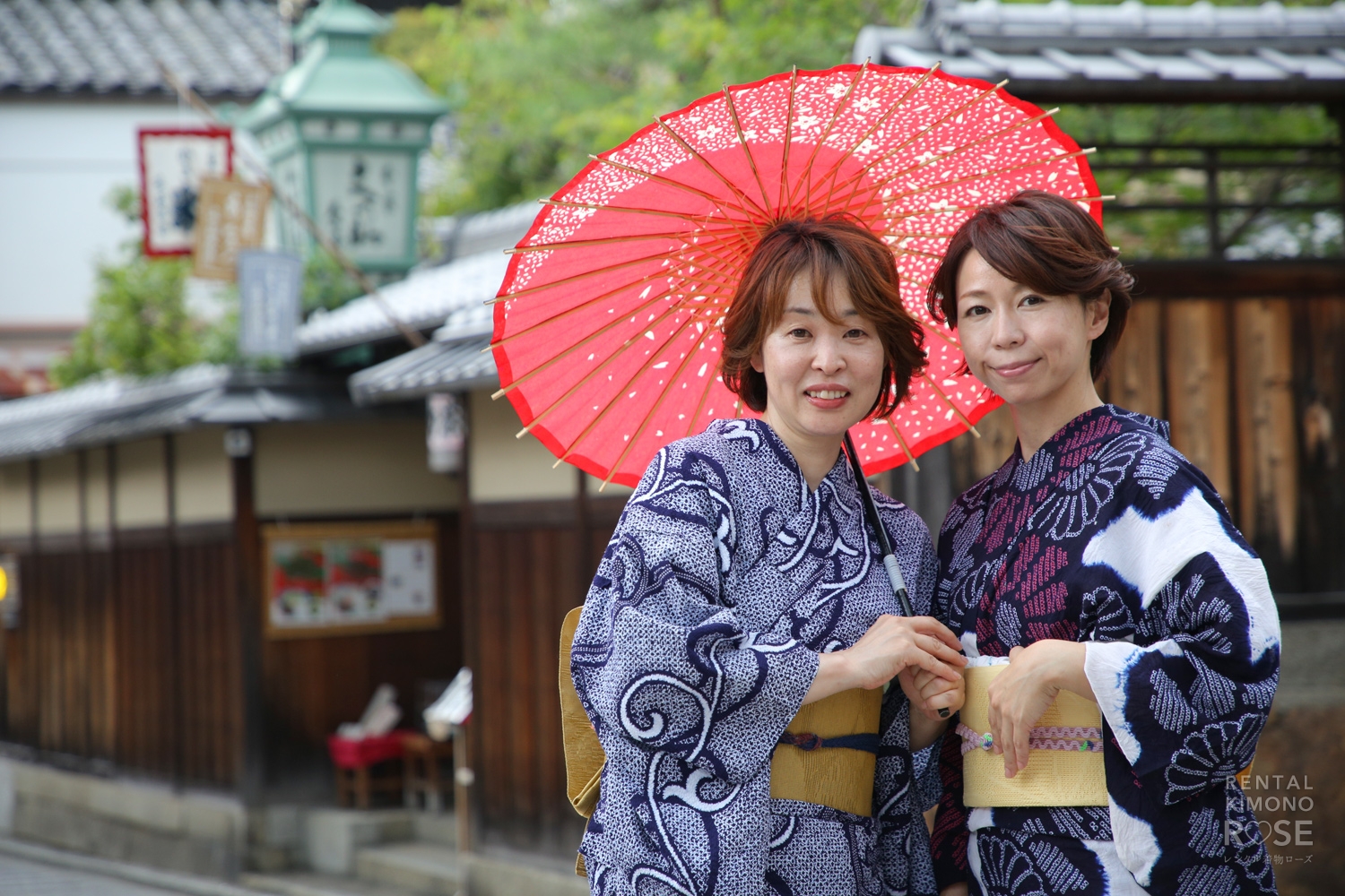 夏の京都にてアンティーク浴衣で女子旅の観光ロケーション撮影