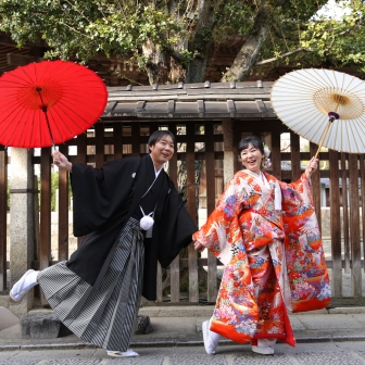 京都・八坂の塔にて色打掛で和装前撮り婚礼ロケーション撮影