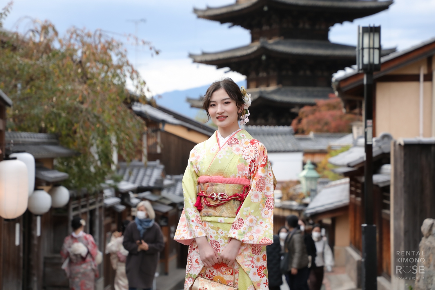 紅葉が美しい京都東山・八坂の塔で成人式振袖レンタルロケ撮影 ...