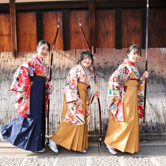 京都・三十三間堂通し矢参加用の袴レンタルの女子大生さま