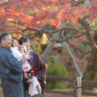 紅葉の京都 円山公園でご家族様の観光ロケーション撮影 ギャラリー 京都のレンタル着物ローズ ロケ撮影特設サイト